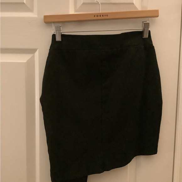 Black asymmetrical skirt - Picture 2 of 2